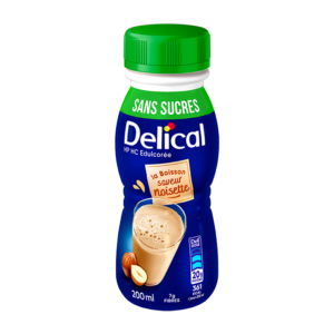 Bouteille de Delical HP HC Édulcorée saveur noisette sans sucres 200 ml. Boisson hyperprotidique et hypercalorique avec édulcorants, bouteille bleue avec bouchon vert, visuel d'un verre de boisson saveur noisette et indication de 20 g de protéines, 7 g de fibres et 361 kcal pour 200 ml.