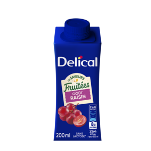 Brique de Delical Les Saveurs Fruitées saveur raisin 200 ml. Boisson glucido-protidique sans lactose, emballage bleu avec bouchon bleu, visuel d'un verre de boisson au raisin accompagné de grappes de raisin rouge, avec indication de 8 g de protéines et 264 kcal pour 200 ml.
